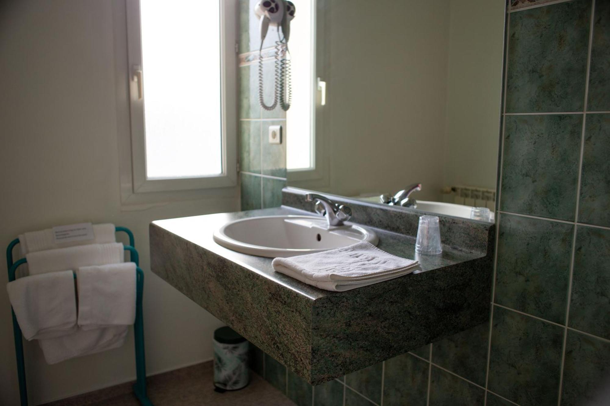 לה קבלייר Auberge Le Cevenol מראה חיצוני תמונה